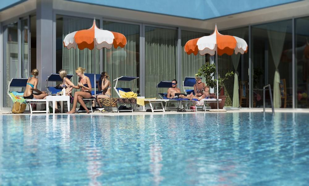 Hotel Parigi Bibione Kültér fotó