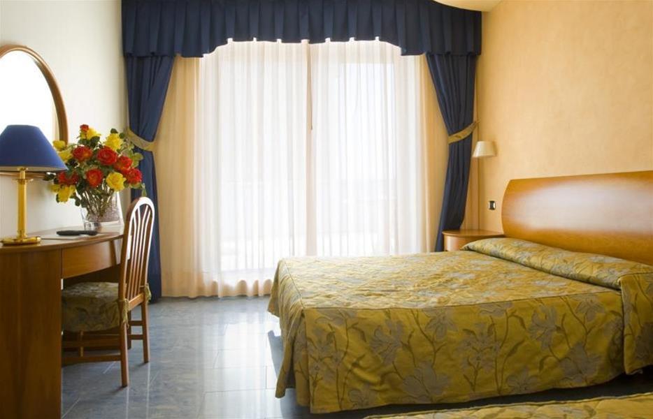 Hotel Parigi Bibione Kültér fotó